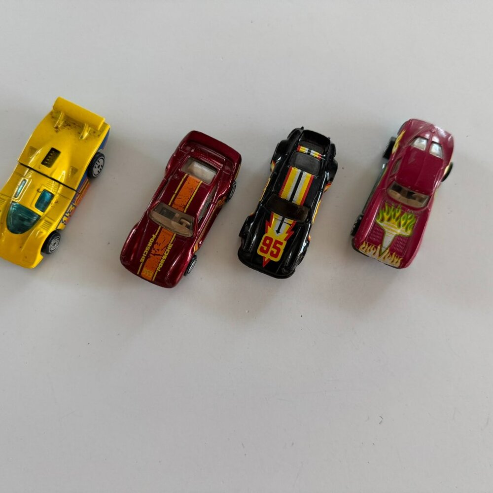 Lot 020  – Hot Wheels/Small Toys.